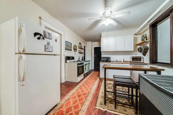 $1,895 | 1308 West Byron Street, Unit G, Chicago, IL 60613