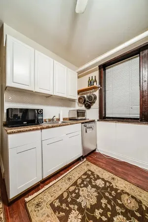 $1,895 | 1308 West Byron Street, Unit G, Chicago, IL 60613
