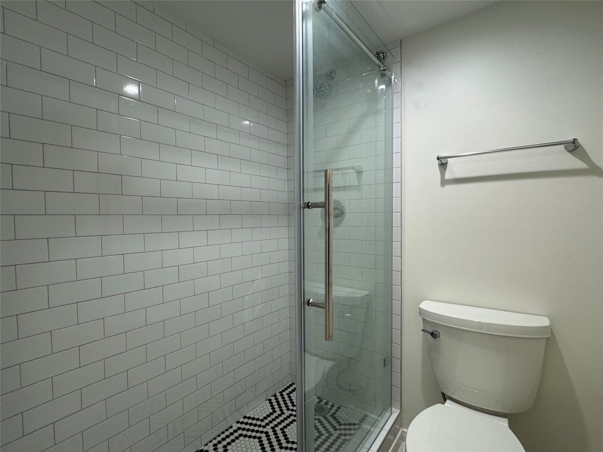 2100 Tanglewilde Street, Unit 626 Houston, TX 77063 - Photo 12 of 36 Lovely remodeled shower with modern tile work, glass door