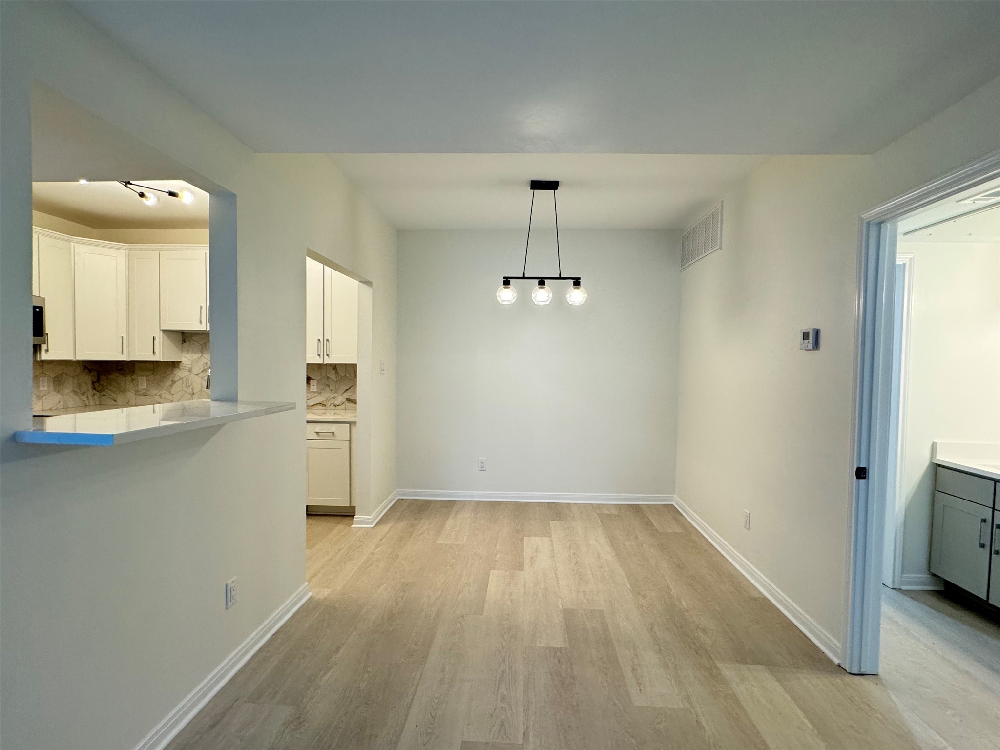 2100 Tanglewilde Street, Unit 626 Houston, TX 77063 - Photo 13 of 36 Dining room ahead, kitchen to the left, secondary bedroom and bathroom to the right