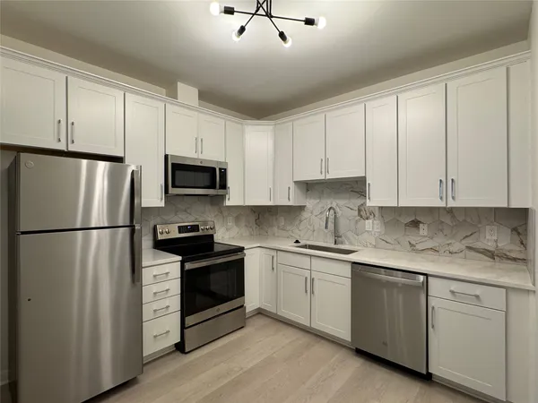 $1,800 | 2100 Tanglewilde Street, Unit 626, Houston, TX 77063