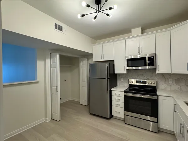 $1,800 | 2100 Tanglewilde Street, Unit 626, Houston, TX 77063