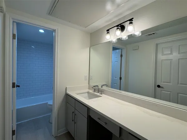 $1,800 | 2100 Tanglewilde Street, Unit 626, Houston, TX 77063
