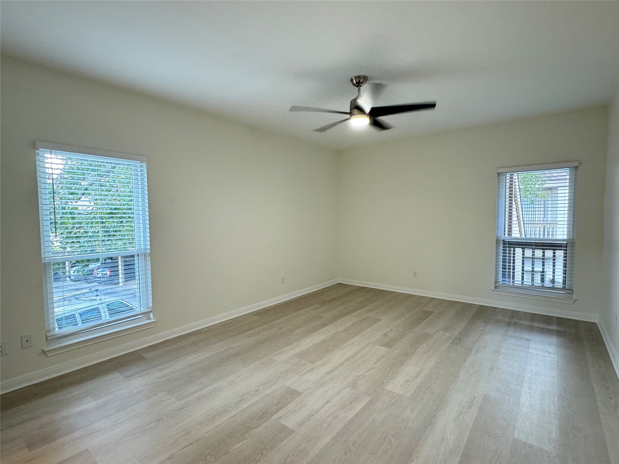 2100 Tanglewilde Street, Unit 626 Houston, TX 77063 - Photo 21 of 36 Secondary bedroom