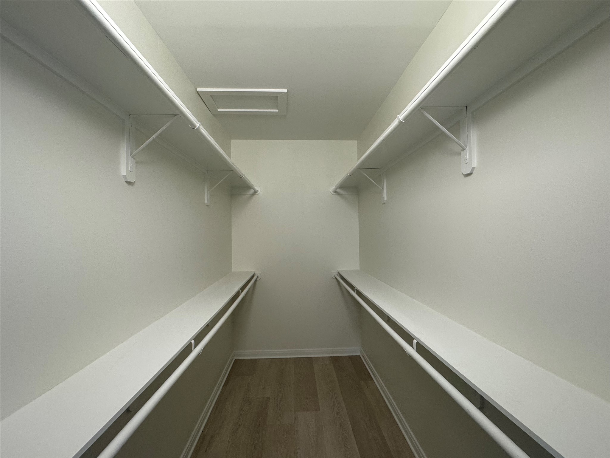 2100 Tanglewilde Street, Unit 626 Houston, TX 77063 - Photo 23 of 36 Spacious closet with tons of shelf space