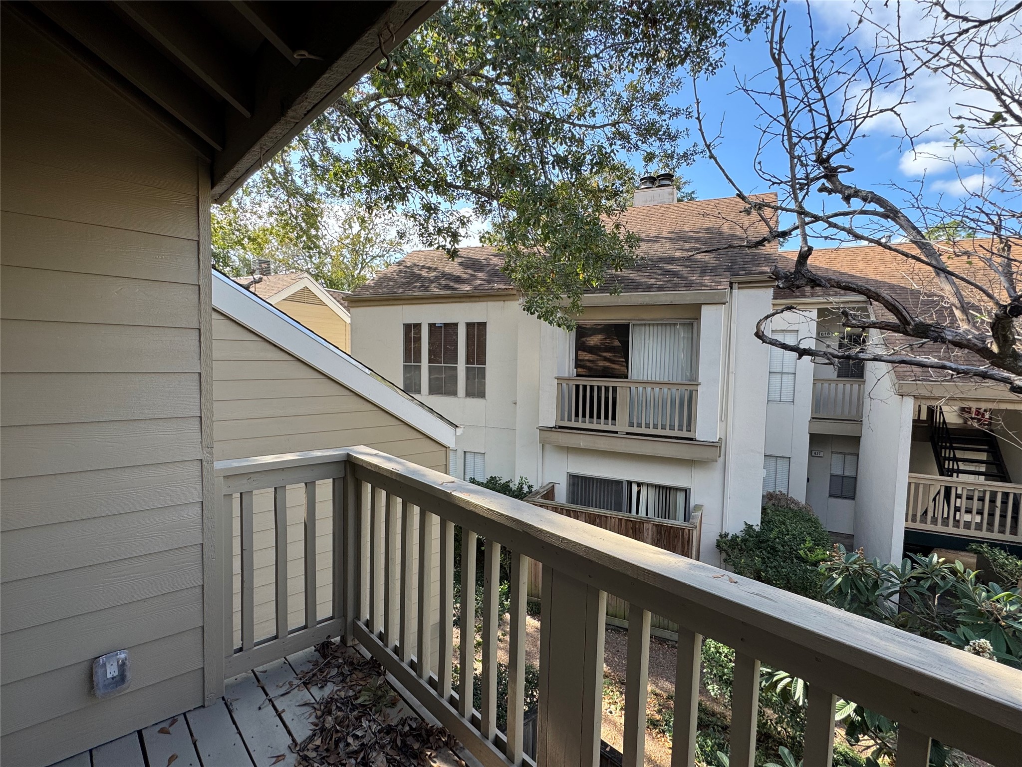 2100 Tanglewilde Street, Unit 626 Houston, TX 77063 - Photo 25 of 36 Reverse view of balcony