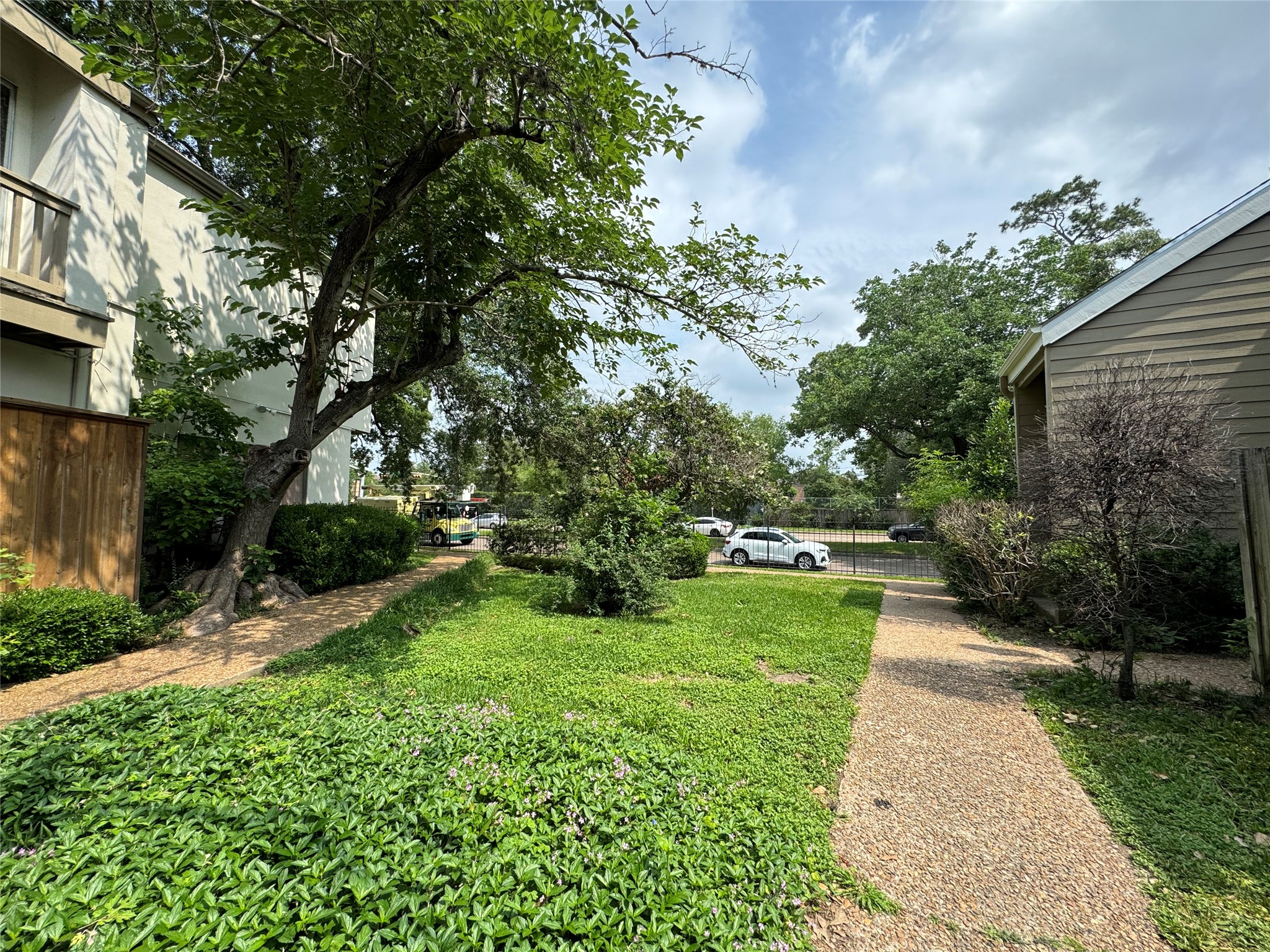 2100 Tanglewilde Street, Unit 626 Houston, TX 77063 - Photo 27 of 36 Reverse view