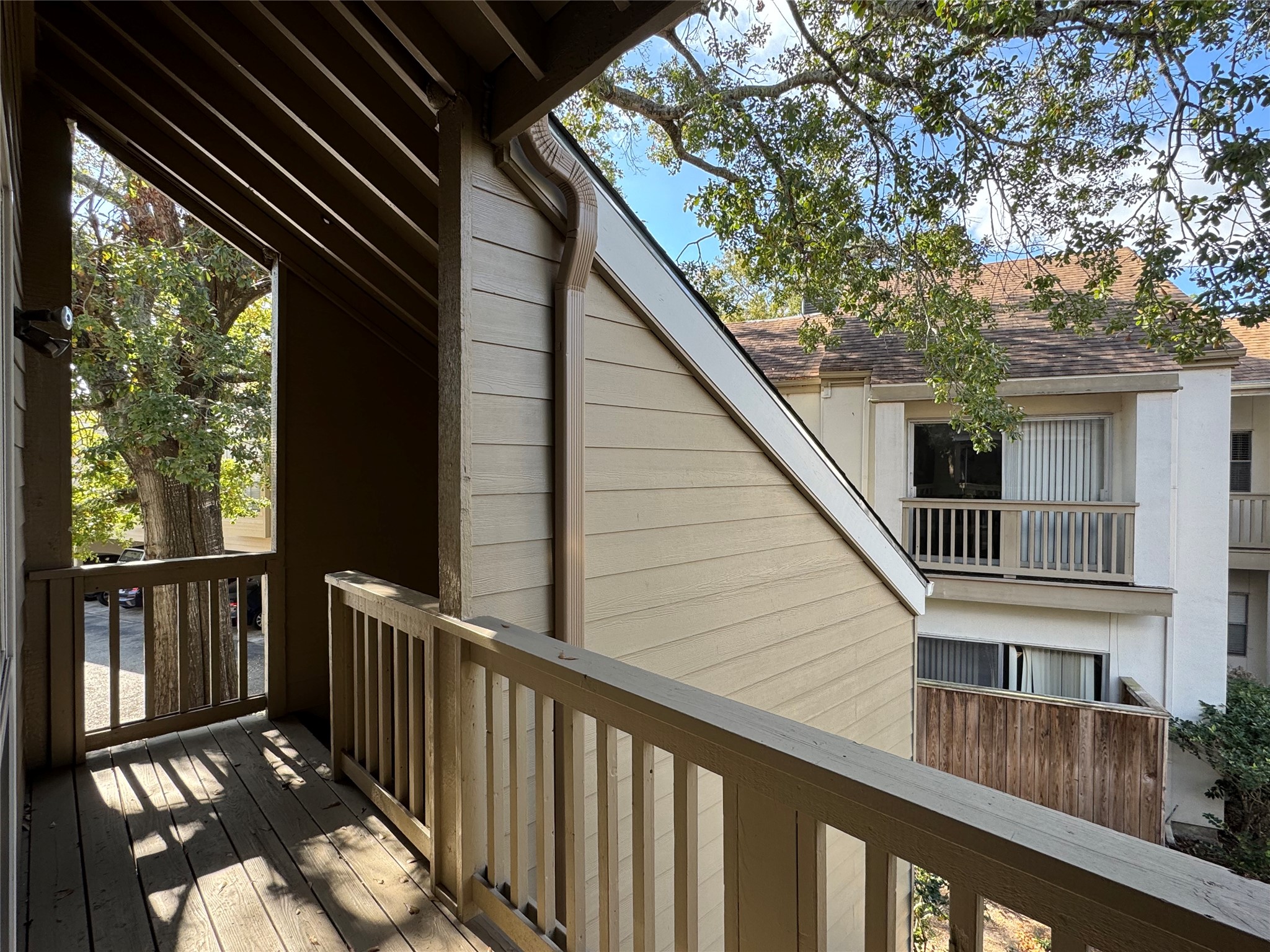 2100 Tanglewilde Street, Unit 626 Houston, TX 77063 - Photo 3 of 36 Stairs leading up to unit