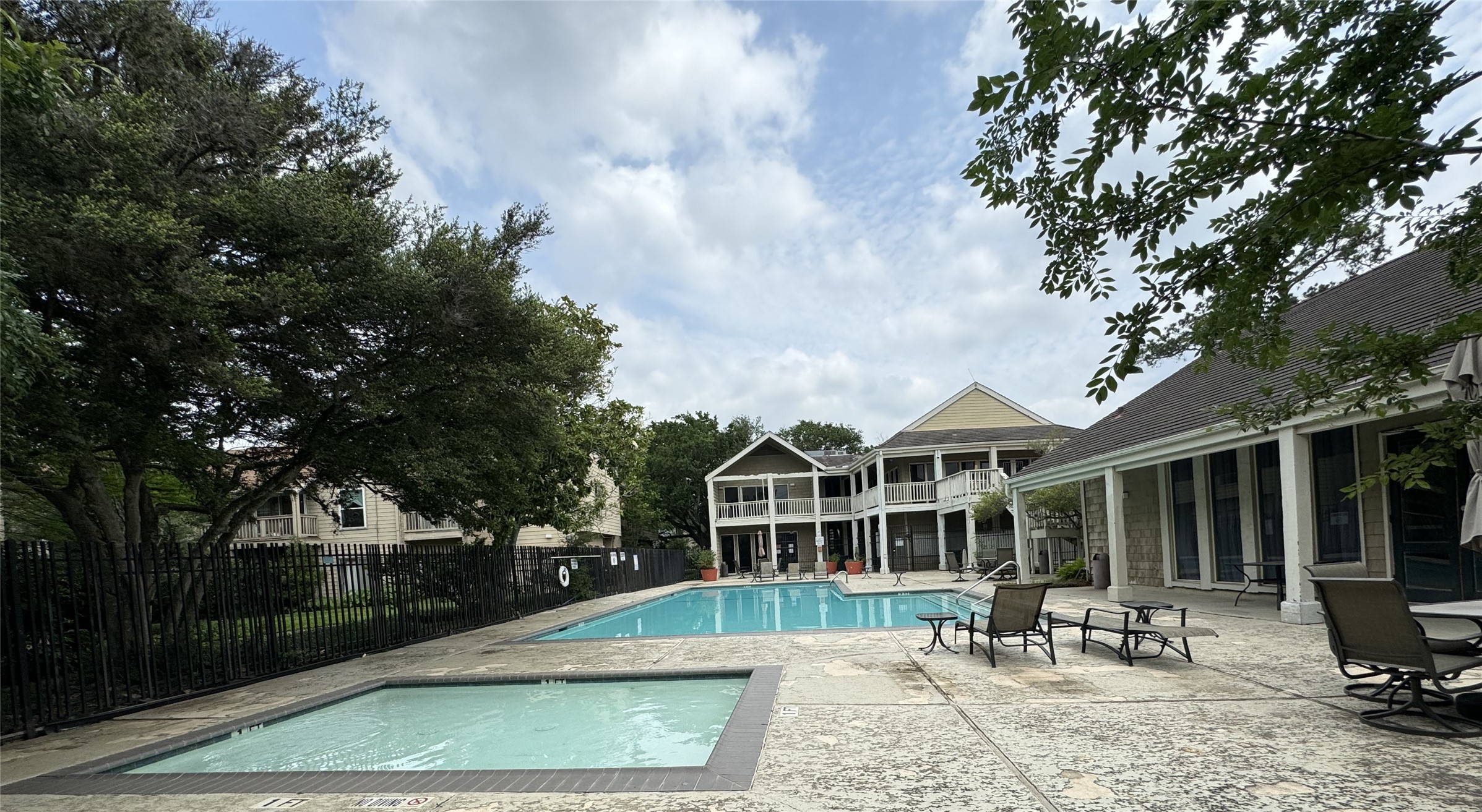 2100 Tanglewilde Street, Unit 626 Houston, TX 77063 - Photo 32 of 36 Primary pool near office with lounge chairs