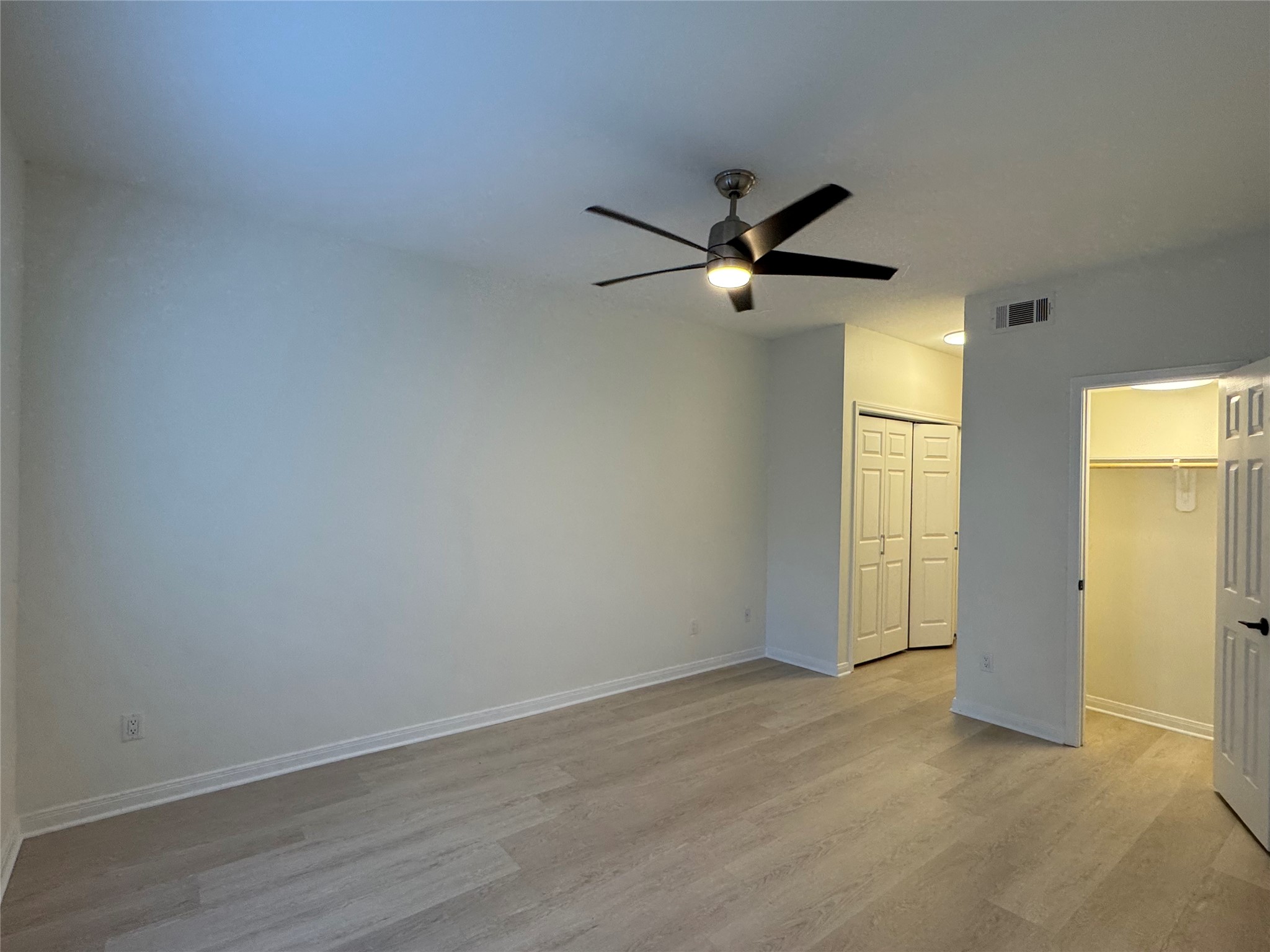 2100 Tanglewilde Street, Unit 626 Houston, TX 77063 - Photo 7 of 36 Primary bedroom with 2 closets
