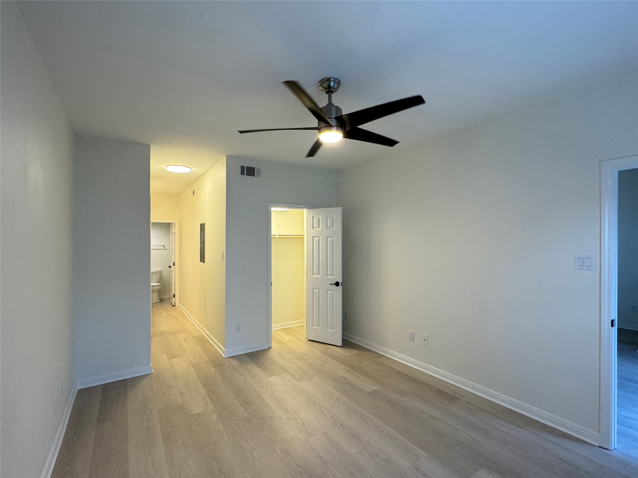 2100 Tanglewilde Street, Unit 626 Houston, TX 77063 - Photo 8 of 36 Reverse view showing closet 1
