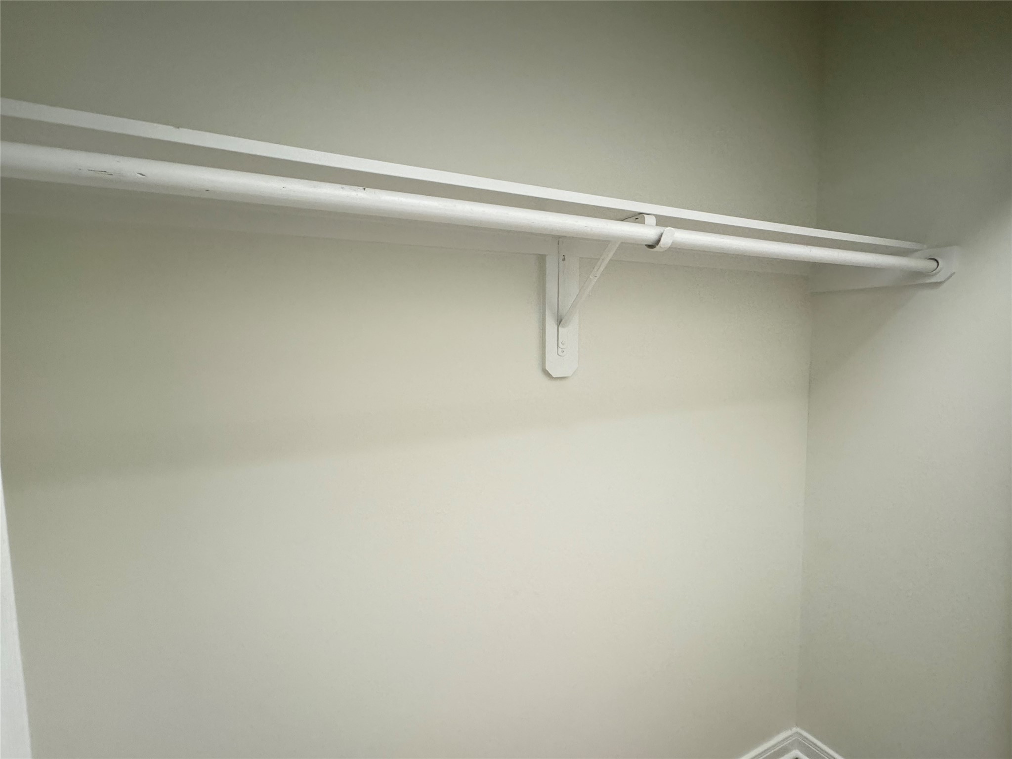 2100 Tanglewilde Street, Unit 626 Houston, TX 77063 - Photo 10 of 36 Closet 2 with long shelf and rail