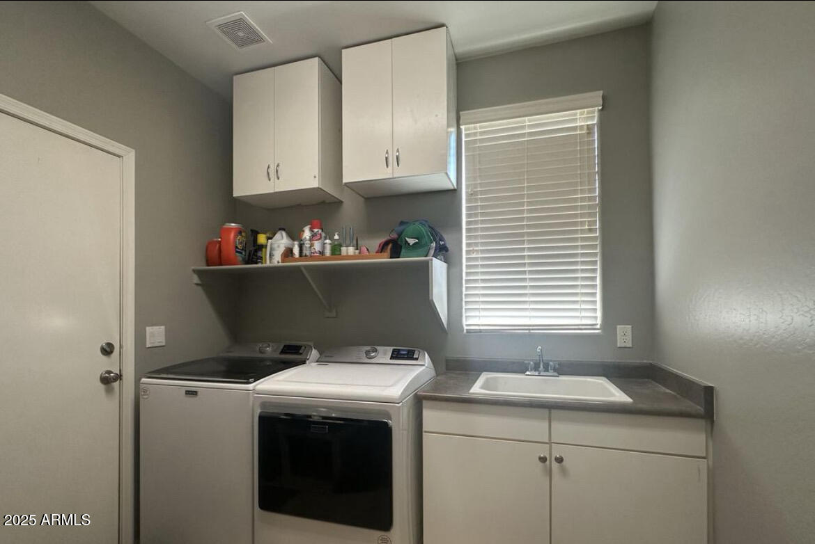 90 West Beechnut Place Chandler, AZ 85248 - Photo 14 of 32 a utility room with dryer and washer