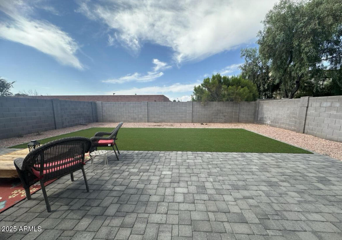 90 West Beechnut Place Chandler, AZ 85248 - Photo 30 of 32 a view of a backyard with sitting area