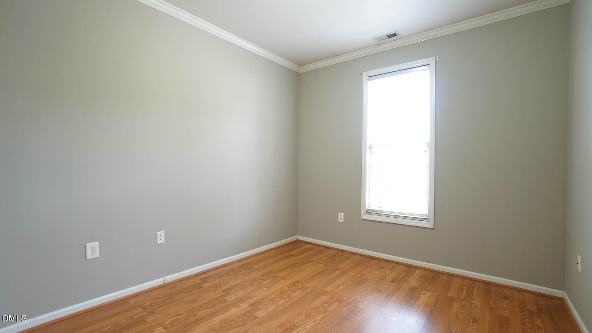 41 Signet Drive Durham, NC 27705 - Photo 13 of 34 an empty room with a window