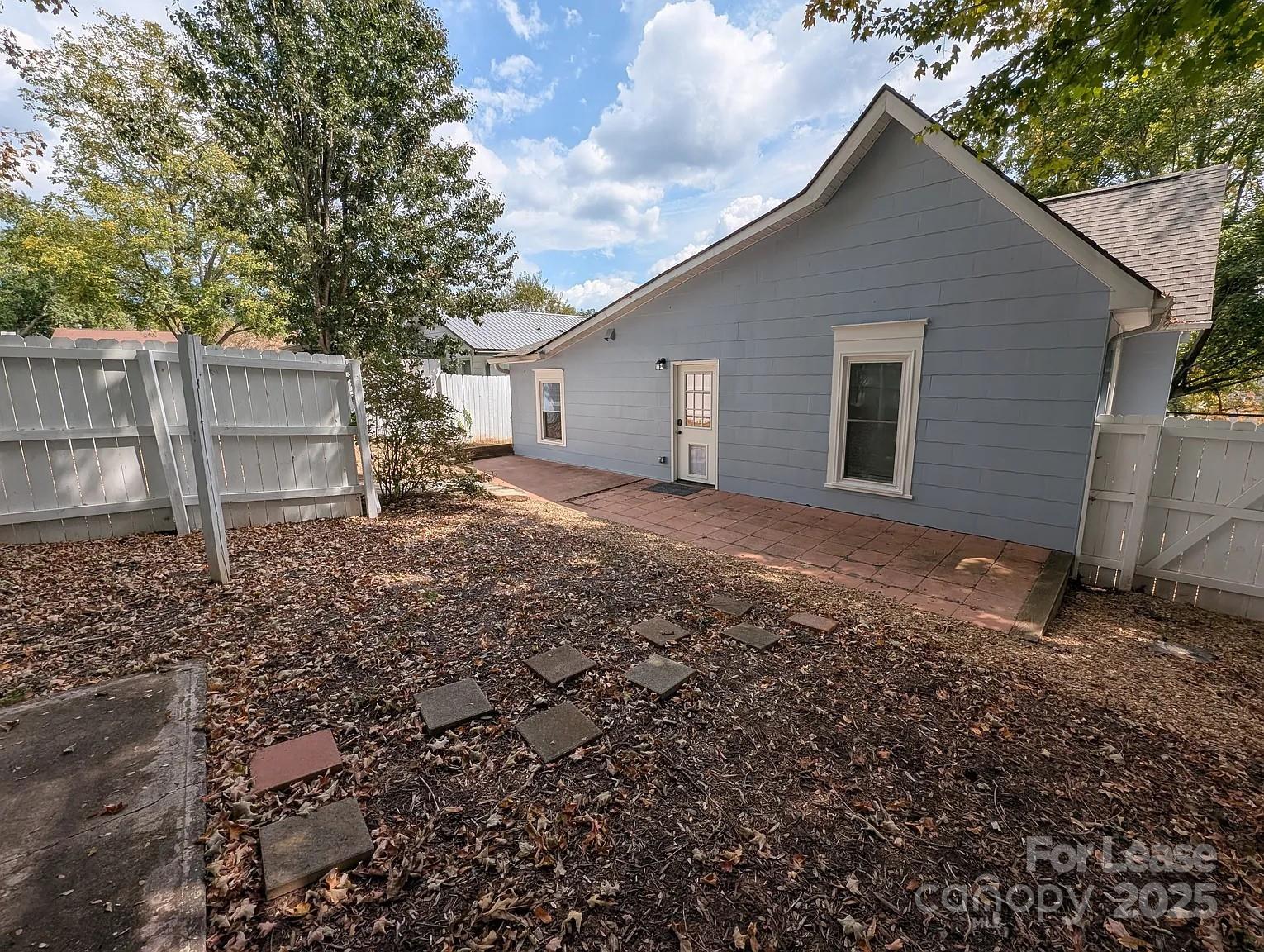 24 Woodrow Avenue Asheville, NC 28801 - Photo 24 of 30 a backyard of a house
