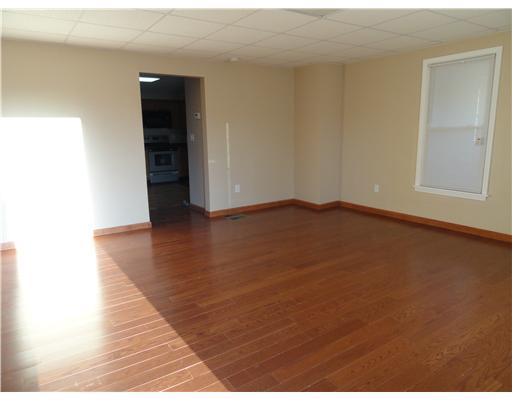 499 Lone Pine Road Washington, PA 15301 - Photo 3 of 18 Living Room.