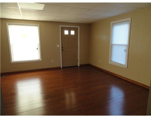 499 Lone Pine Road Washington, PA 15301 - Photo 4 of 18 Living Room.