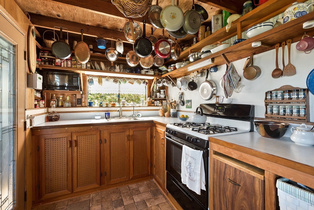 35-1625 Uweki Road Papaaloa, HI 96780 - Photo 10 of 20 a kitchen with a stove and cabinets