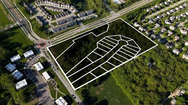 $399,000 | 5509 Northwest Waukomis Drive, Kansas City, MO 64151