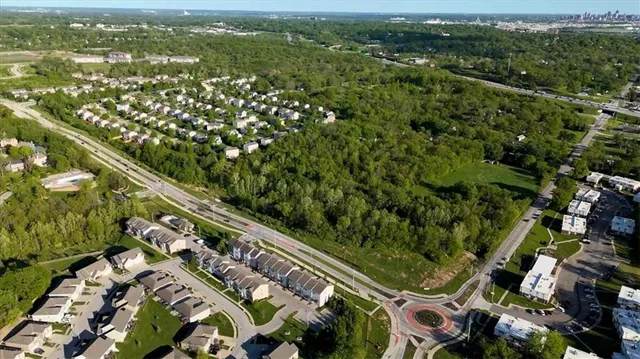 $399,000 | 5509 Northwest Waukomis Drive, Kansas City, MO 64151