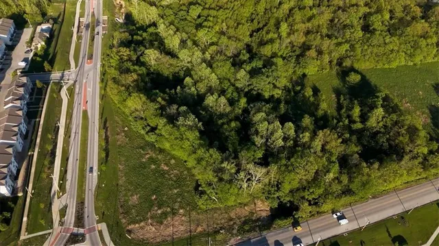 $399,000 | 5509 Northwest Waukomis Drive, Kansas City, MO 64151