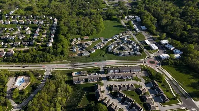 $399,000 | 5509 Northwest Waukomis Drive, Kansas City, MO 64151