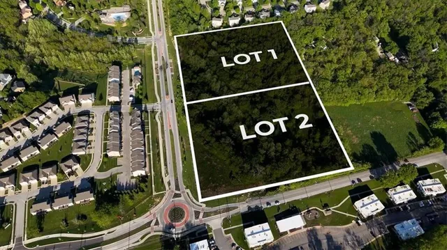 $399,000 | 5509 Northwest Waukomis Drive, Kansas City, MO 64151