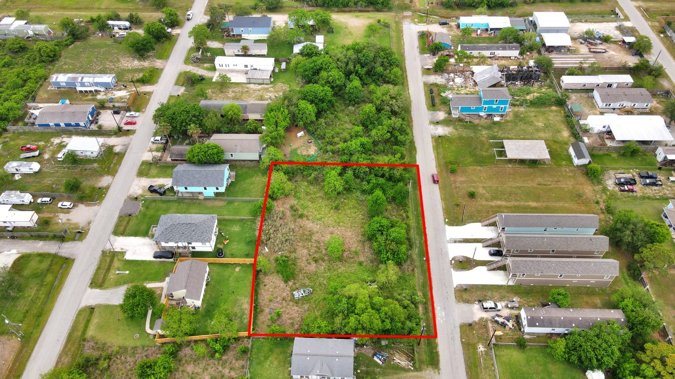 433 13th Street San Leon, TX 77539 - Photo 12 of 22 an aerial view of multiple house