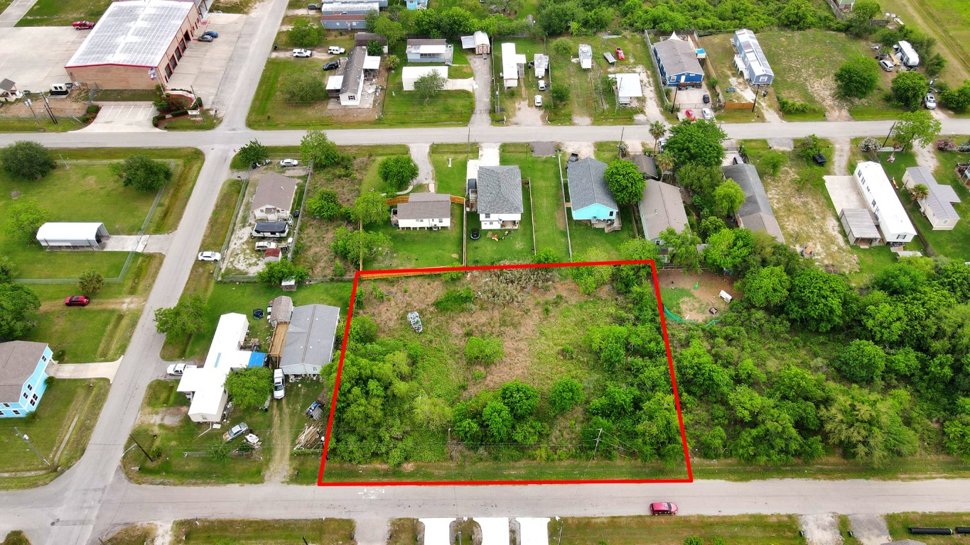 433 13th Street San Leon, TX 77539 - Photo 14 of 22 an aerial view of multiple house