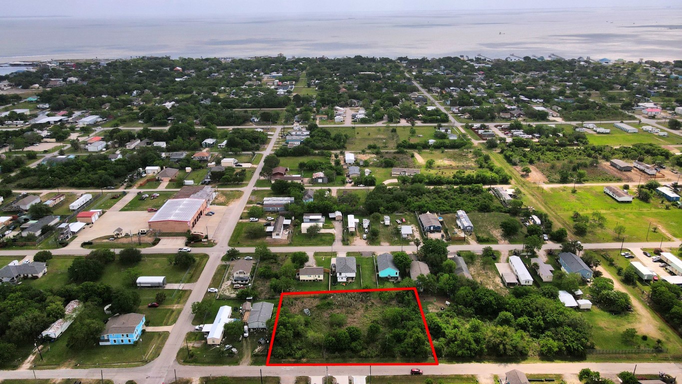 433 13th Street San Leon, TX 77539 - Photo 15 of 22 an aerial view of multiple house