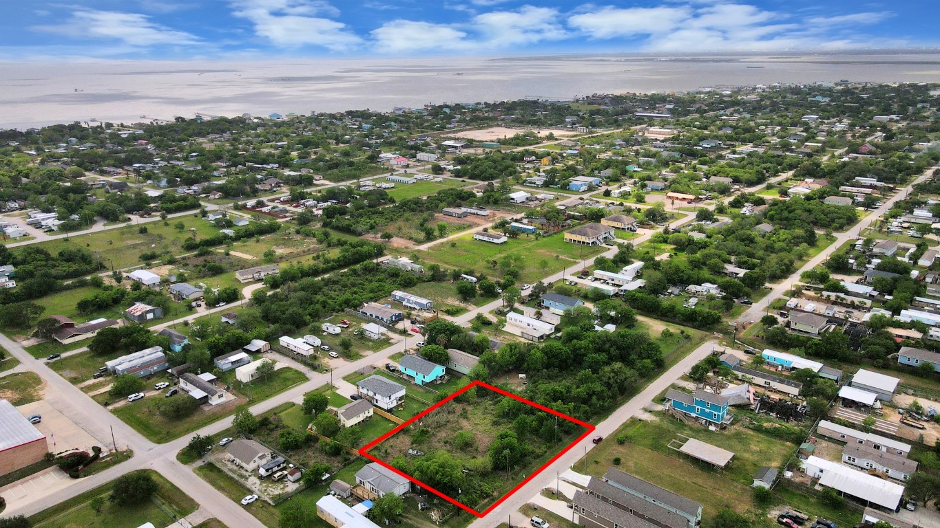 433 13th Street San Leon, TX 77539 - Photo 20 of 22 an aerial view of multiple house