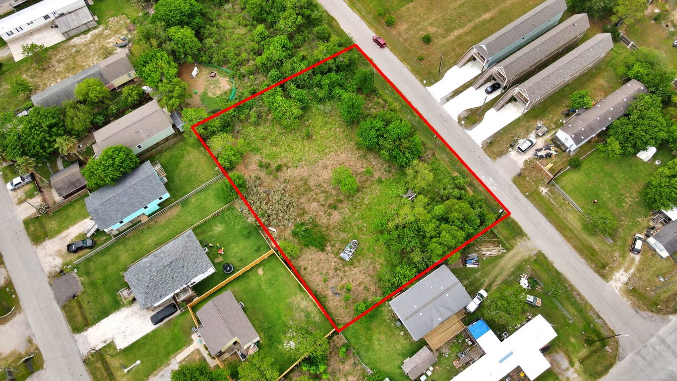 433 13th Street San Leon, TX 77539 - Photo 6 of 22 an aerial view of a house