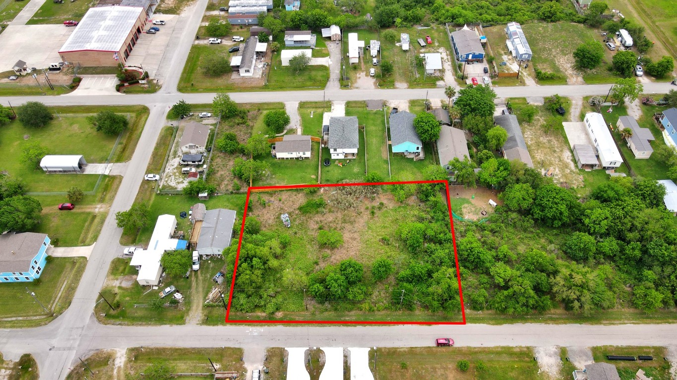 433 13th Street San Leon, TX 77539 - Photo 9 of 22 an aerial view of multiple house
