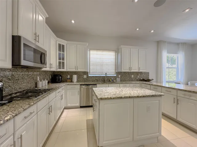 $1,310,000 | 9709 Blue Isle Bay, Parkland, FL 33076
