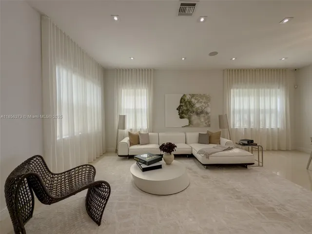 $1,310,000 | 9709 Blue Isle Bay, Parkland, FL 33076