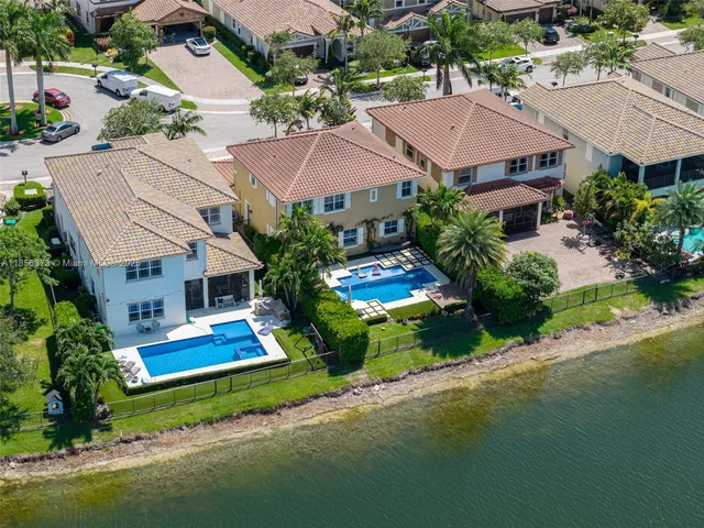 $1,310,000 | 9709 Blue Isle Bay, Parkland, FL 33076