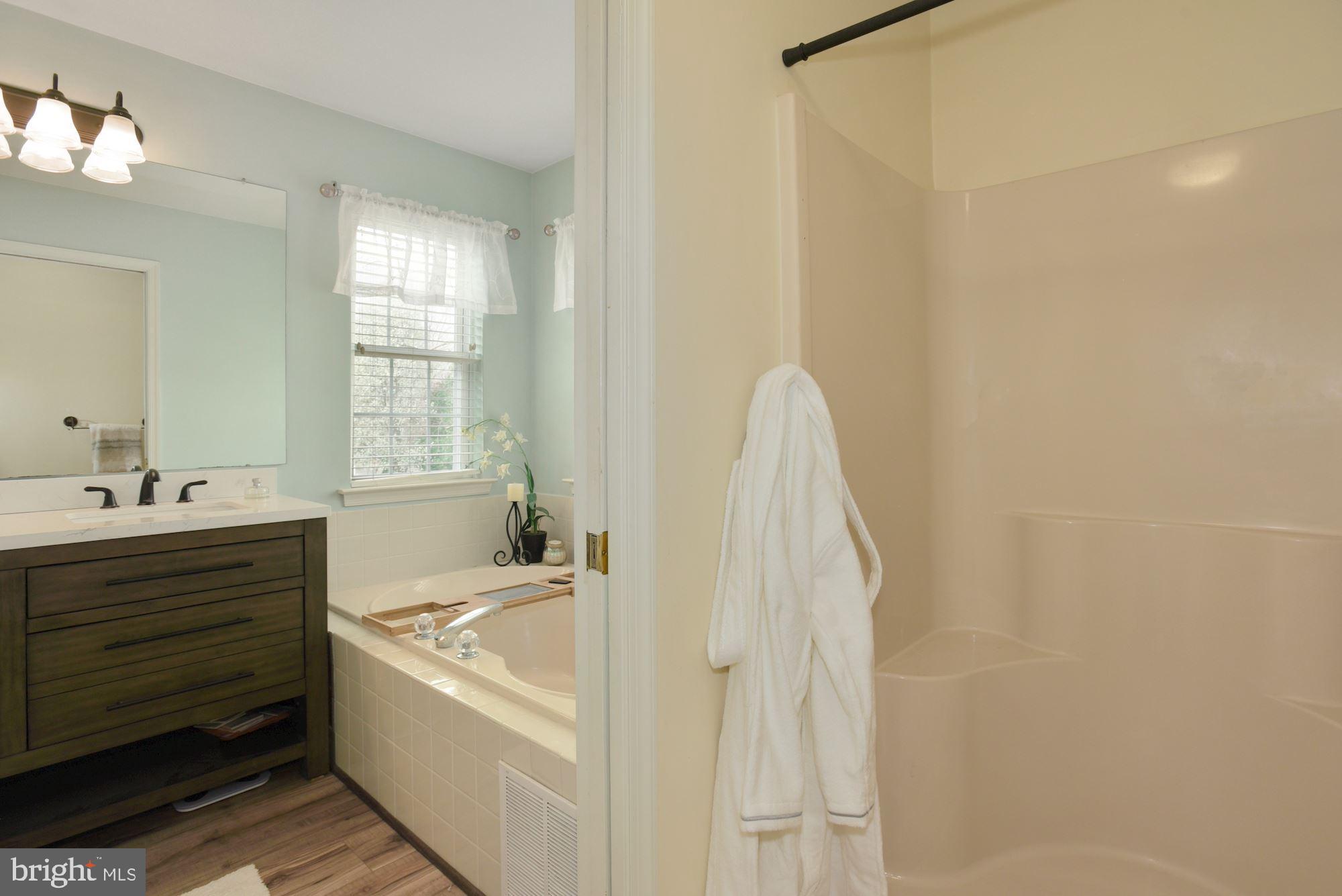 25 Thornhill Drive Lumberton, NJ 08048 - Photo 23 of 31 Master bath shower. New doors coming!