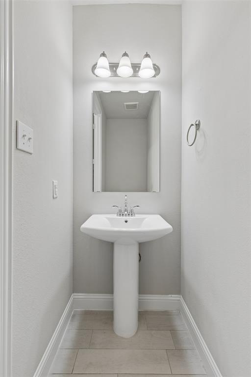 525 Teton Street Allen, TX 75002 - Photo 10 of 31 a bathroom with a sink a mirror and a toilet