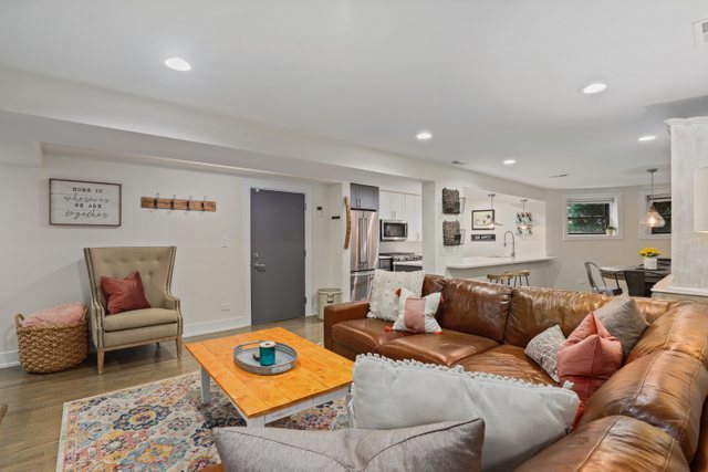 4065 North Sheridan Road, Unit 1G Chicago, IL 60613 - Photo 4 of 34 Gallery Image 4