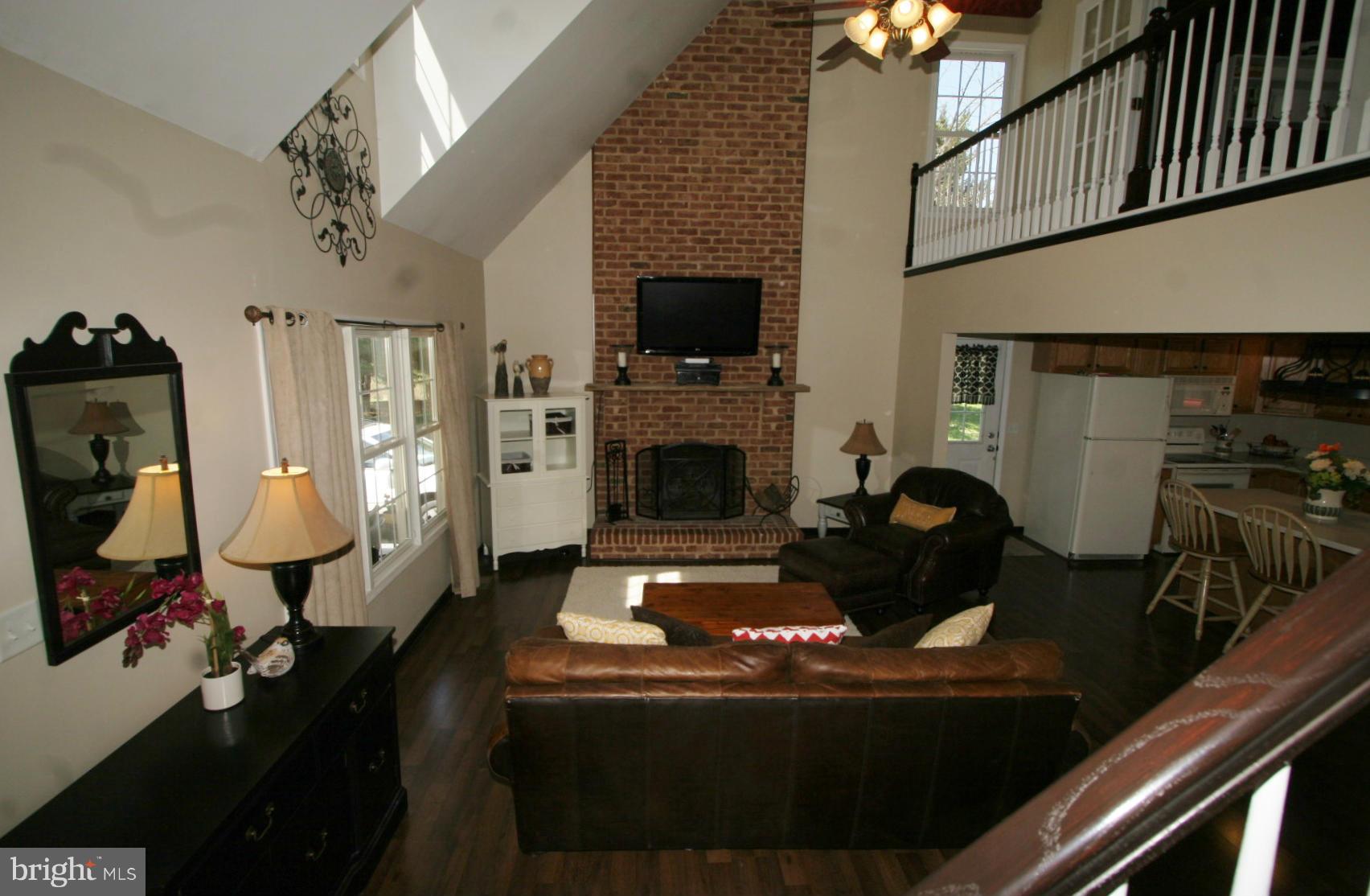 13143 Resh Road Hagerstown, MD 21740 - Photo 3 of 24 Living Room