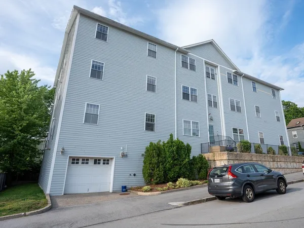 $289,000 | 20 William Street, Unit 8, Worcester, MA 01609