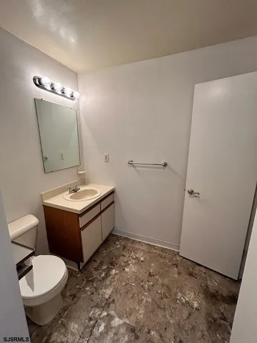 $125,000 | 700 North Franklin Boulevard, Unit 806, Pleasantville, NJ 08232