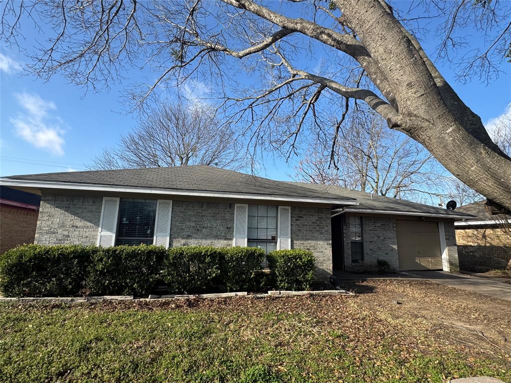 1606 Phillips Lane Kaufman, TX 75142 - Photo 1 of 1 a front view of a house with yard and tress