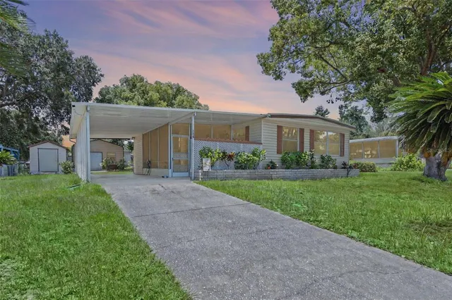 a picture of a wall with a white wall and a picture