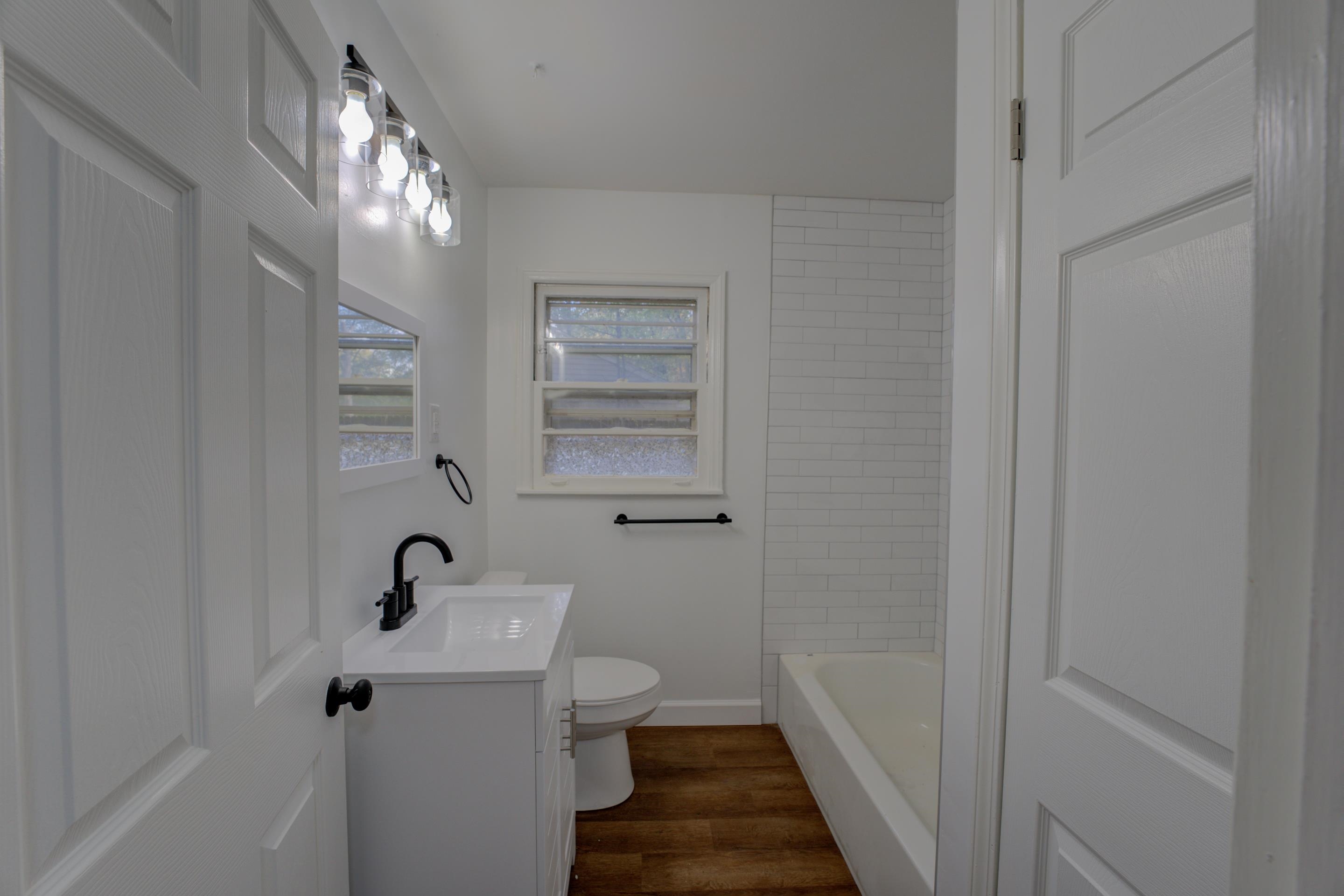 1609 South Perkins Road Memphis, TN 38117 - Photo 14 of 23 a bathroom with a bathtub and shower