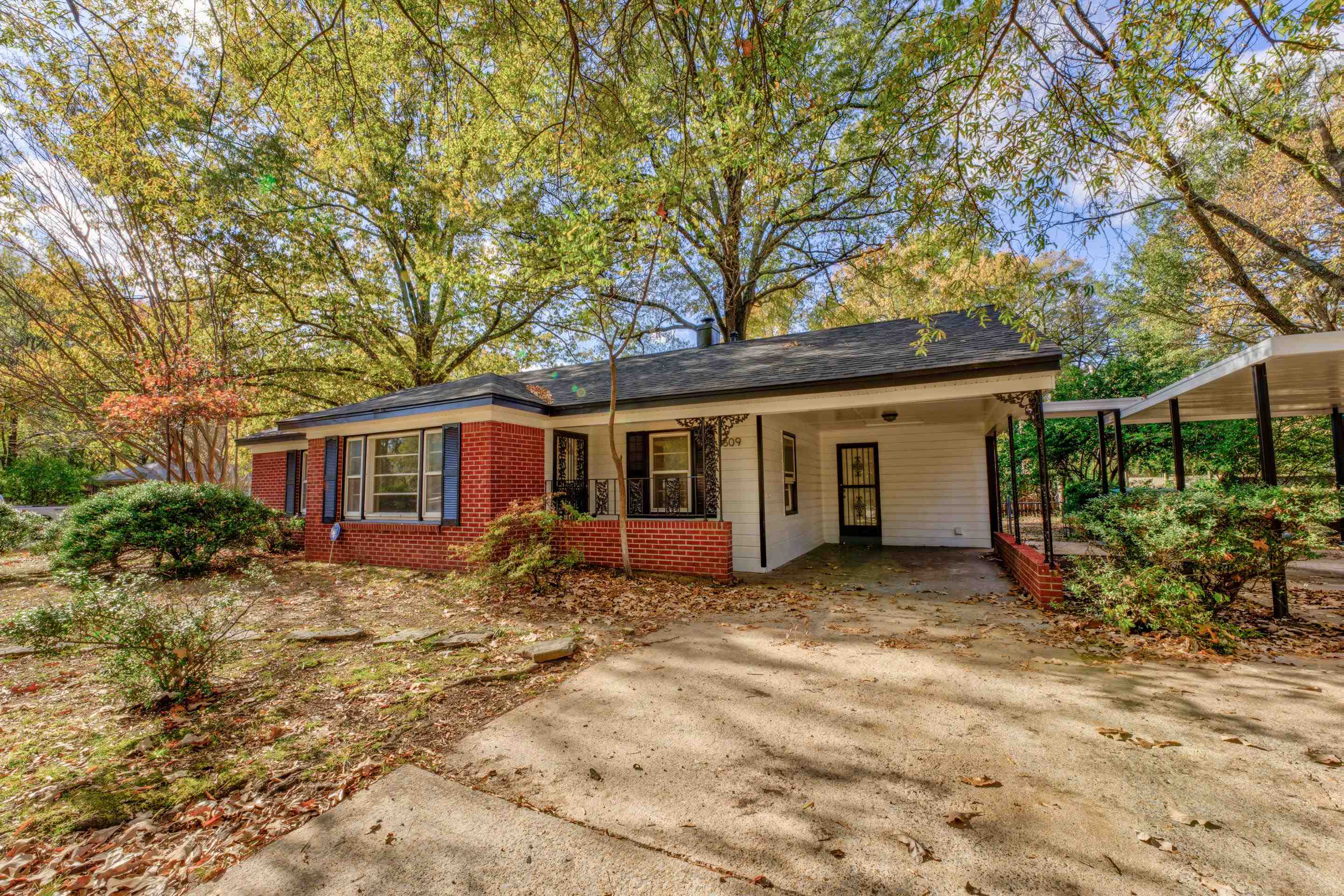 1609 South Perkins Road Memphis, TN 38117 - Photo 3 of 23 a view of a house with a yard