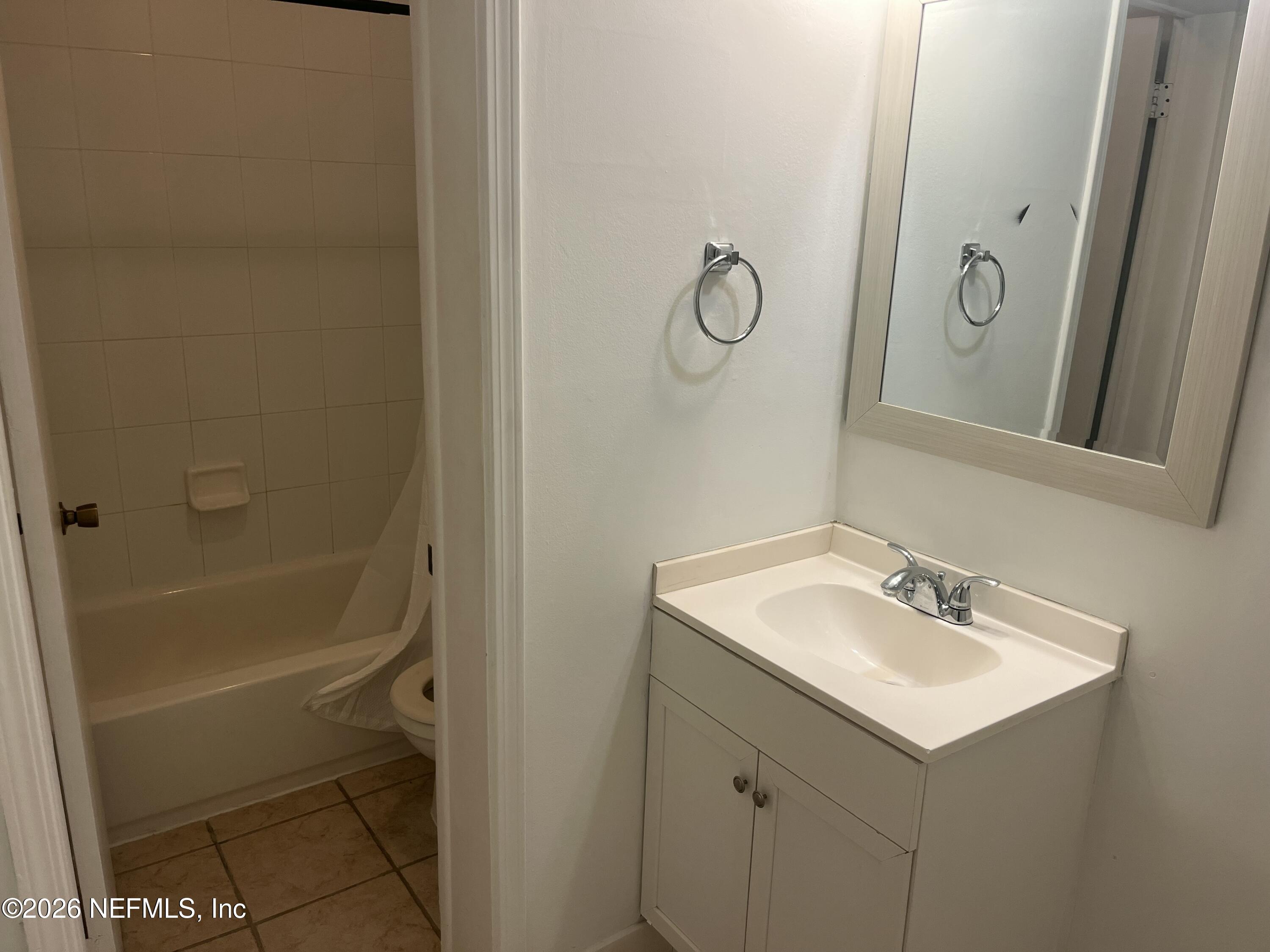 1738 El Prado Road, Unit 8 Jacksonville, FL 32216 - Photo 6 of 9 Master Bath
