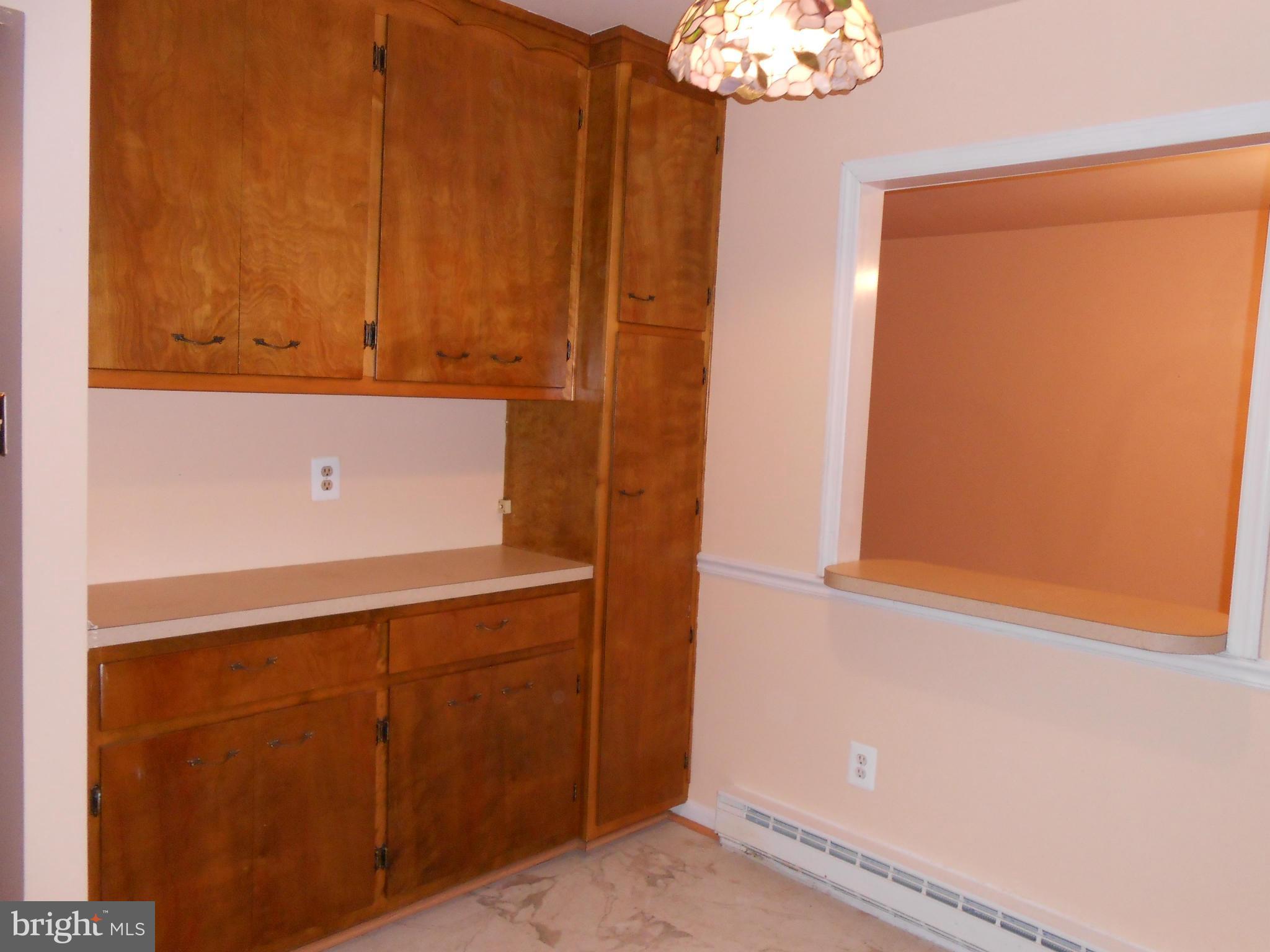 204 South Harrison Road Sterling, VA 20164 - Photo 3 of 6 Kitchen