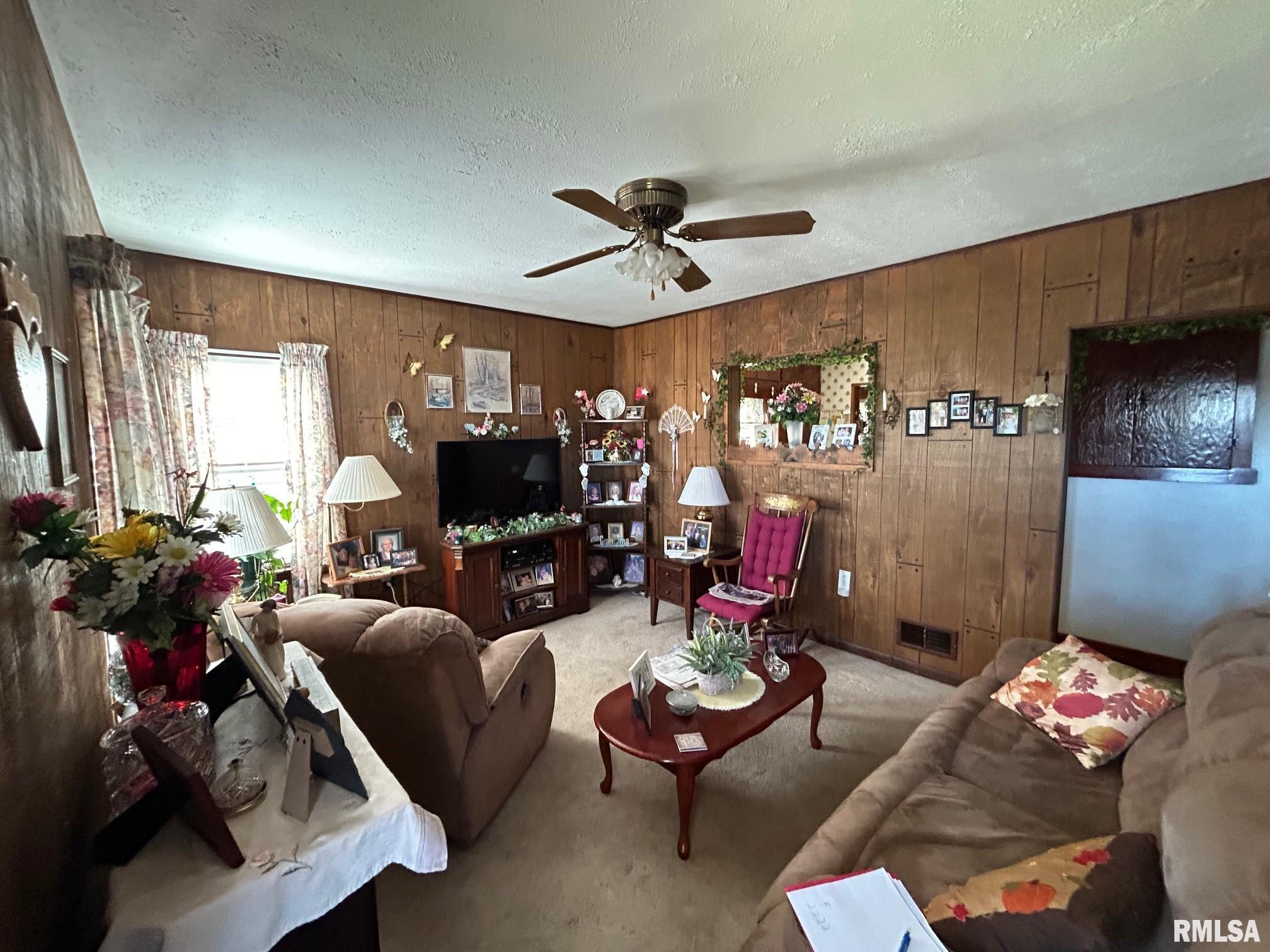 407 Dawson Street Springfield, IL 62702 - Photo 2 of 17